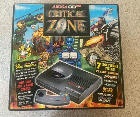 Console Amiga CD32 [Critical Zone]